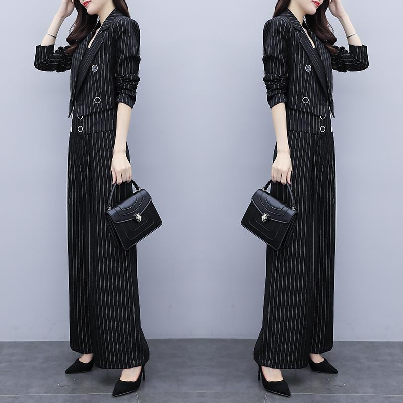 Casual Suit Female Ladies Temperament Suit Striped Short Jacket + Wide-leg Pants Two-piece Suit Is Thin and Tall. Ladies Work Suit Is Elegant