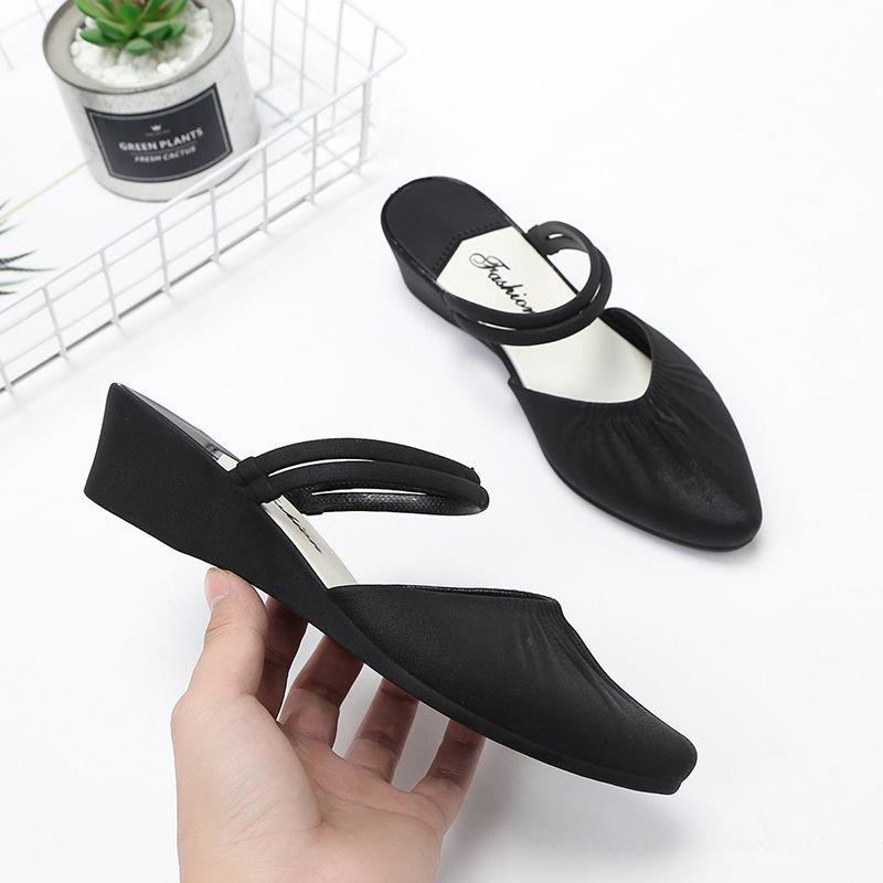 Two Wear Sandals and Slippers Women Summer Fashion Wear Wild Popular Non-slip Thick Bottom Beach Out of Society