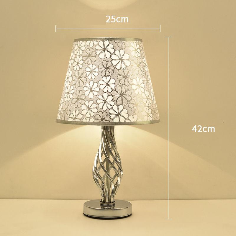 Creative Table Lamp Bedroom Bedside Lamp Simple Modern Bedroom Lamp Warm and Romantic Dimming Table Lamp Home Decoration