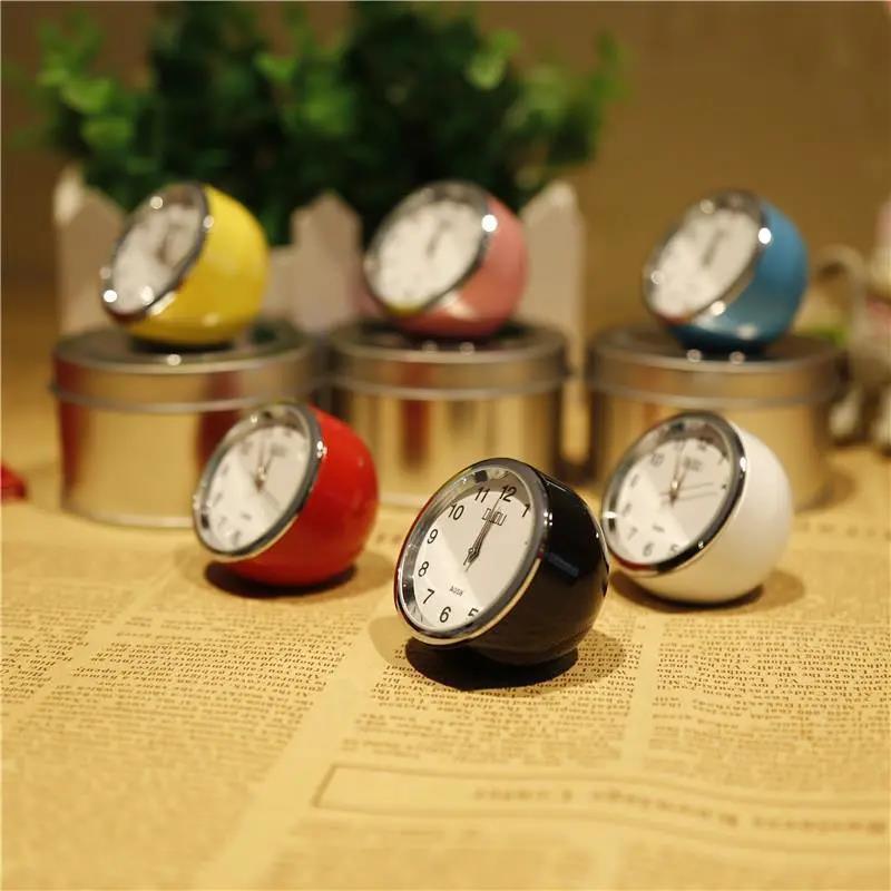 Cute and Simple Male and Female Car Quartz Clock Student Desk Bedroom Bedside Bedroom Mini Cute Desk Clock