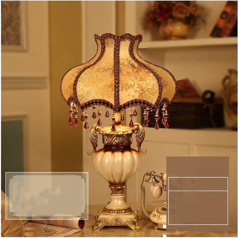 Luxury Retro Resin Table Lamp Luxury Palace Bedroom Bedside Lamp Sculpture Resin Decoration Lamp