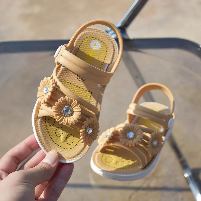 Girls Sandals In Summer Soft Sole Flat Beach Light Sandals Anti-slip Flowers Decoration Casual Princess Sandals