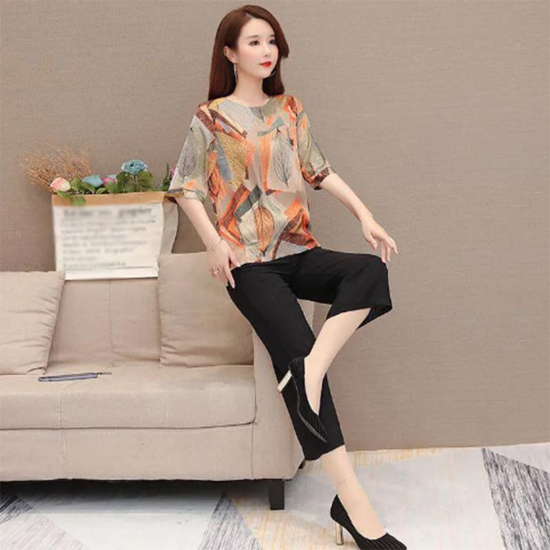 Summer Thin Imitation Ice Silk Top Women's Loose and Thin Fashion Top Mother's Wear Women's Five-point Sleeve Small Shirt