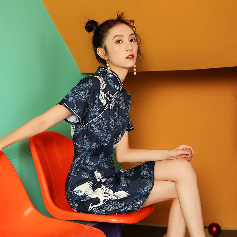 Retro Chinese Style Disc Buckle Old Shanghai Crane Pattern Slim Slimming Split Split Young Improved Cheongsam Dress