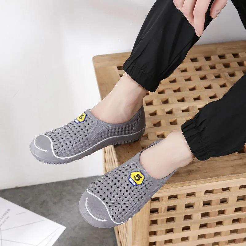 Men Summer Shoes Anti-slip Solid Color Flat Beach Shoes Soft Sole Flat Casual Baotou Cool Shoes