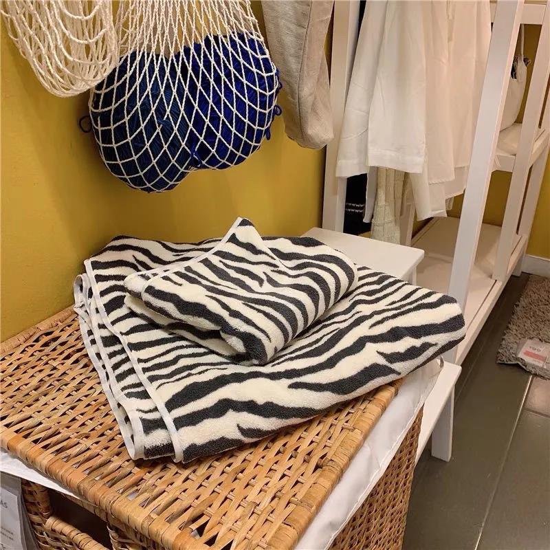 Zebra Pattern Bath Towel Women Can Wear and Wrap Bathrobes High-quality Cotton Absorbent Bath Towels Cute Women