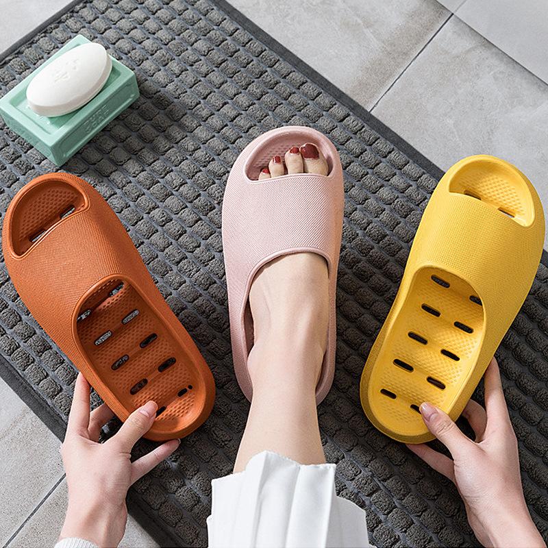 Water Leaking Hollow Deodorant Slippers Bathroom Non-slip Slippers Summer Women Thick Bottom Home Slippers Men Go Out Flip Flops Comfortable Sandals