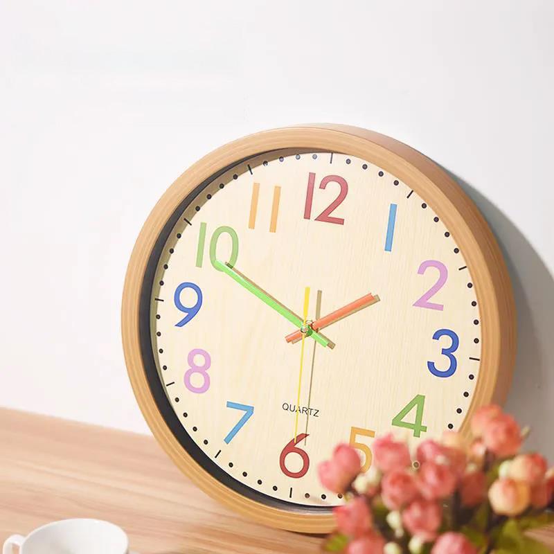 Living Room Silent Wall Clock Fashion Creative Home Wall-mounted Electronic Quartz Clock Modern Minimalist Atmosphere Free Punch Clock