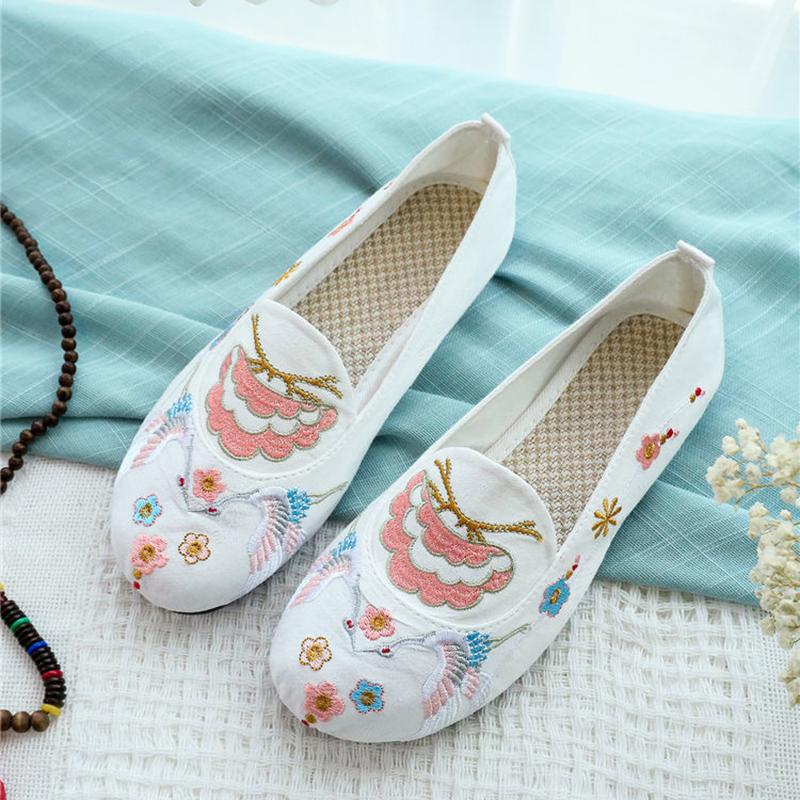 Chinese Style Popular Embroidery Ancient Town Costume Hanfu Shoes Cotton and Linen Canvas Shoes Round Toe Flat Heel Soft Sole