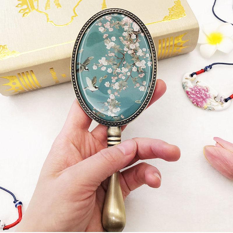 European Style Women Exquisite Oval Mirror Retro Bronze Makeup Mirror with Metal Handle Portable Hand-held Small Mirror