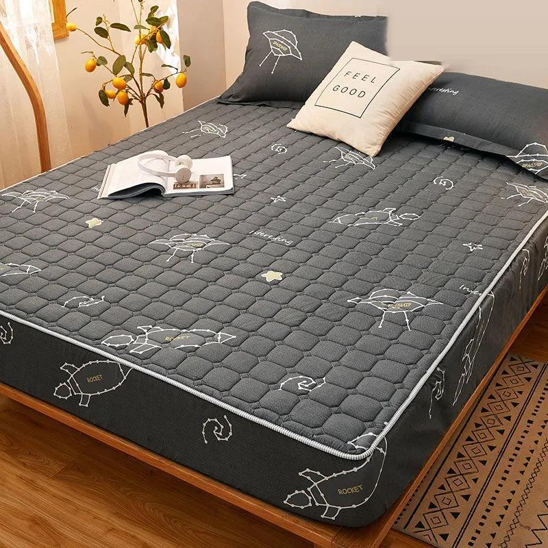 Waterproof Quilted Mattress Cover One-piece Elastic Breathable Bedspread Cover Mattress Protection Cover Non-slip Dust Cover