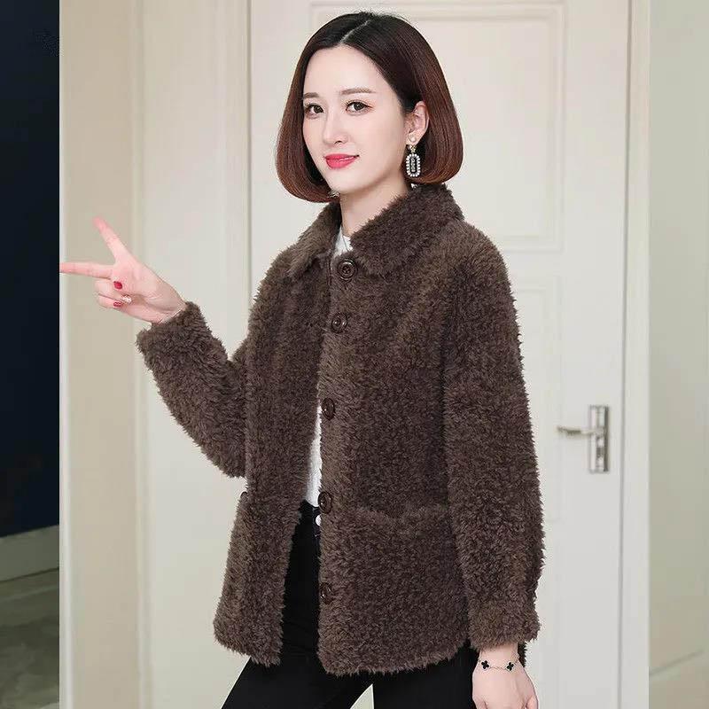 Sheep Sheared Fur Coat Women's Short Grained Fleece and Lamb Fur Coat