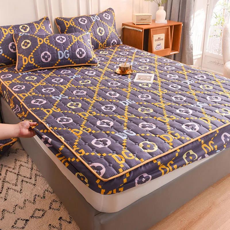 Waterproof Queen Size Mattress Cover Bed Sheet Bed Cover One Piece Non-slip Fixed Bed Sheet Bed Cover Thick Quilted Dustproof Bed Cover Cover