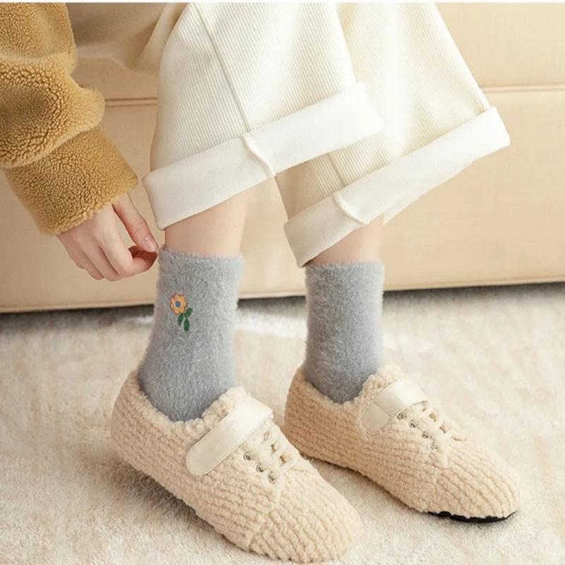 4 Pairs Winter Plus Velvet Thickened Mink Velvet Socks Women's Embroidery Small Flower Stockings Solid Color Floor Socks Warm Sleep Socks