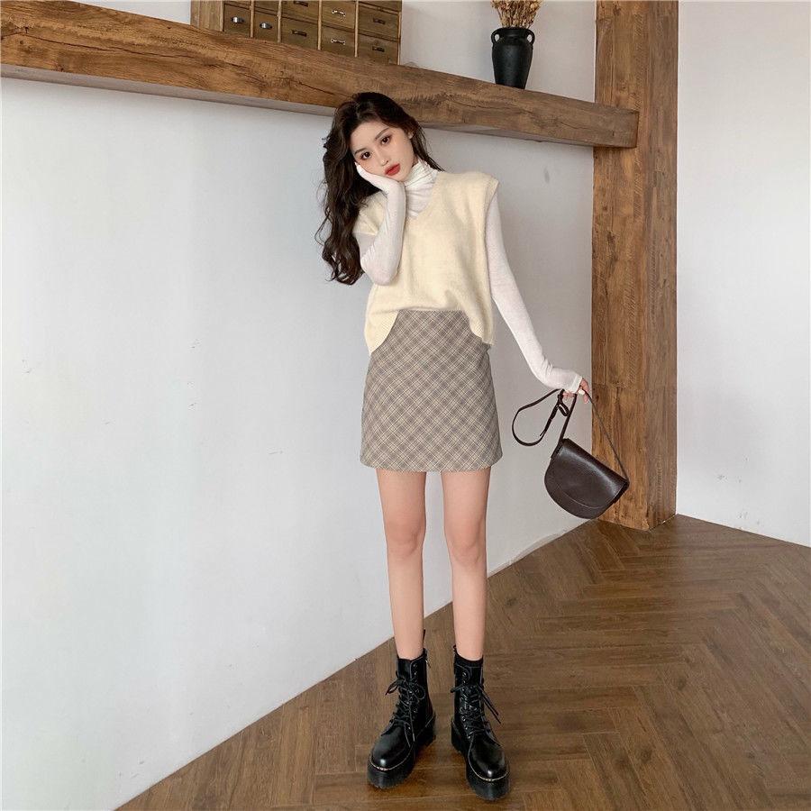 Spring and Autumn Knitted Vest Women's Retro V-neck Solid Color Waistcoat Outer Wear Sleeveless Fashion Sweater