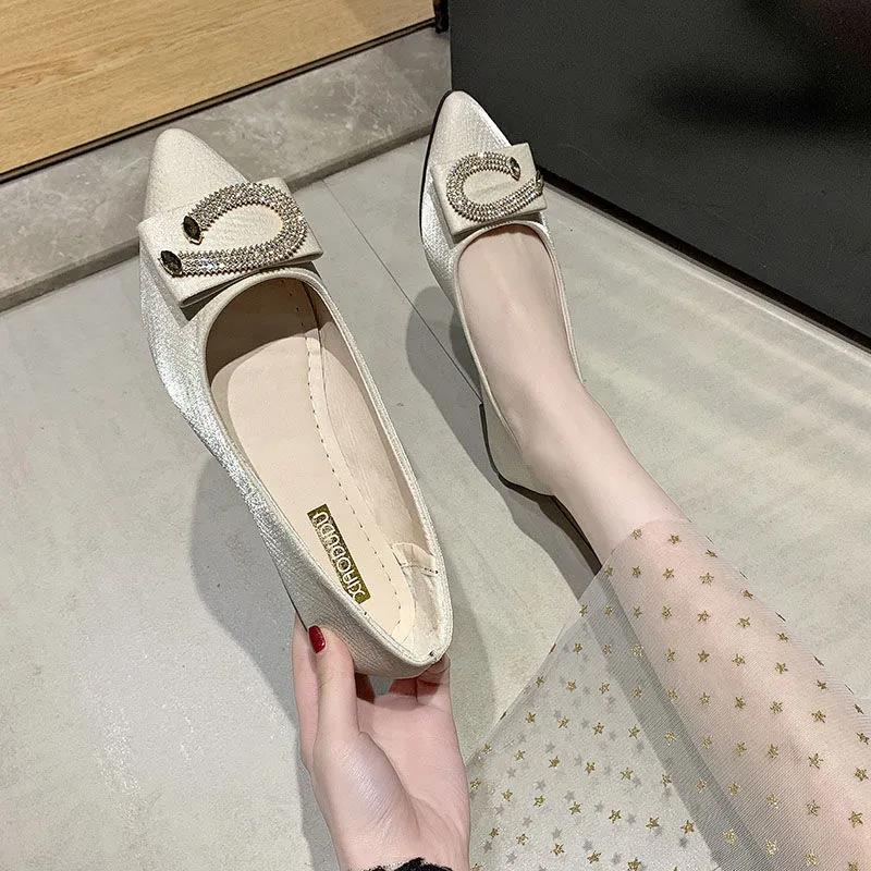 Pointed-toed Shoes Flat-bottomed Shoes Shallow Mouth Metal Decoration Wild Soft-soled Sweet Style Women's Shoes Soft Leather Flat-bottomed Non-slip