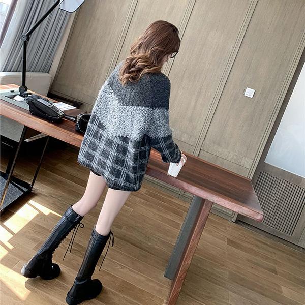 Autumn and Winter Round Neck Long-sleeved Shirt Contrast Color Plaid Sweater Women Loose Stitching Sweater Fashion Design