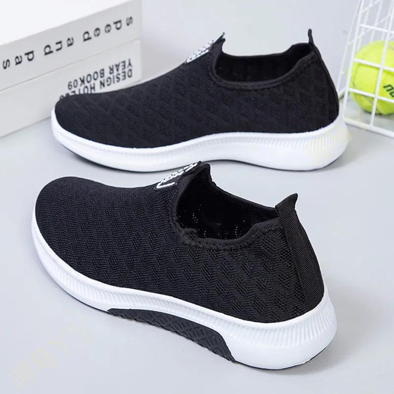 Women's Slip on Flat Shoes Non-slip Soft Bottom Breathable Mesh Knitted Sneakers Casual Sports Shoes Spring and Autumn Outdoor Walking Shoes