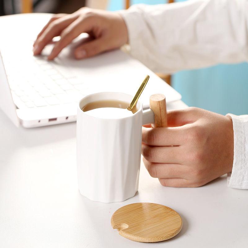 Ceramic with Lid and Spoon for Household Coffee Cup and Teacup Milk Cup with Wooden Handle Mug Large Capacity