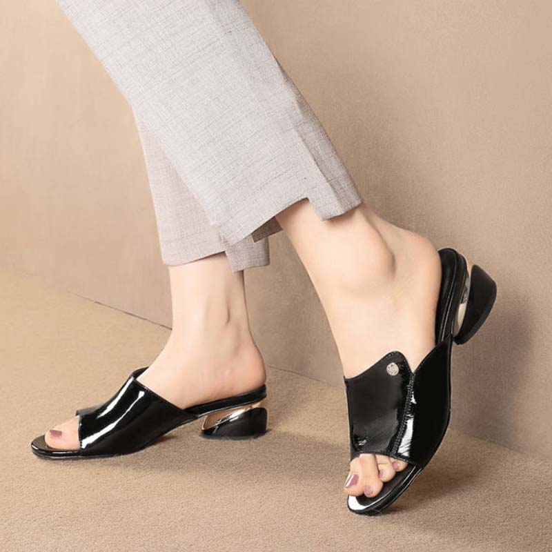 Women's Outer Wear Summer Mid-heel Thick Heel Women's Shoes Soft Leather Sandals and Slippers Fashion Open Toe  Women's Slippers