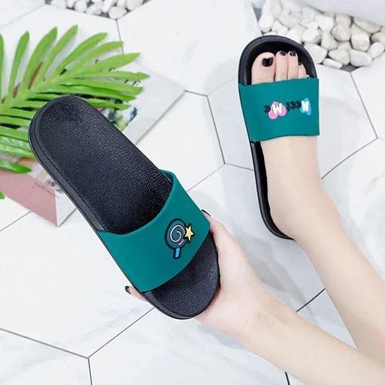 Women's Spring Summer Soft Sole Lightweight Indoor Bathroom Slippers Outdoor Large Size Non-slip Beach Flat Slippers