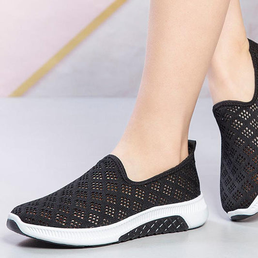 Summer Old Beijing Cloth Shoes Women's Mesh Breathable Casual Shoes Soft Bottom Non-slip Mesh Shoes Flat Bottom One Pedal Mother Shoes