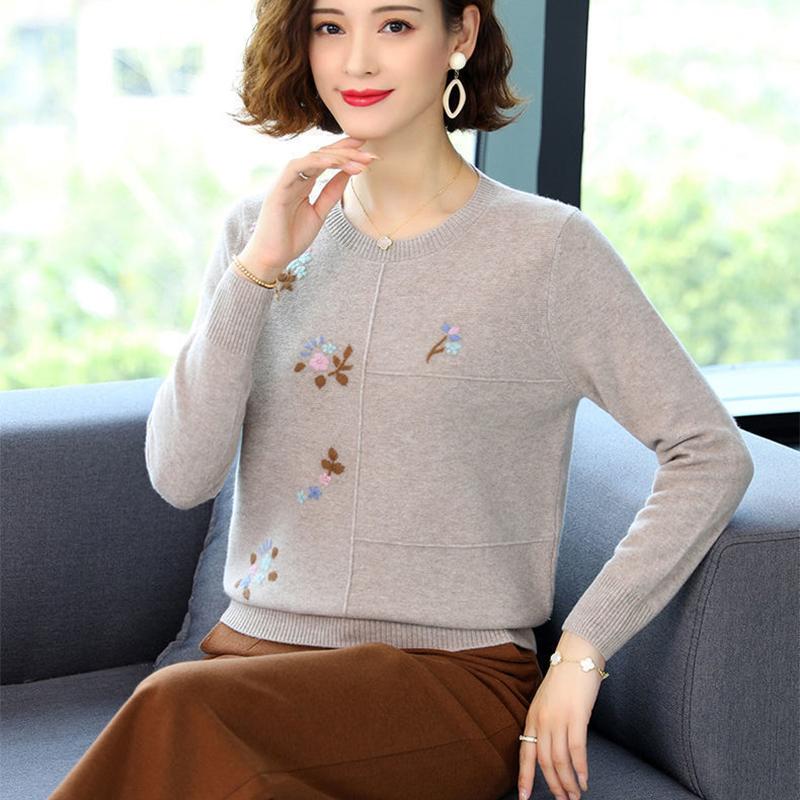 Embroidered Knitted Bottoming Sweater Autumn Winter Middle-aged Ladies Loose Short Sweater Pullover Tops