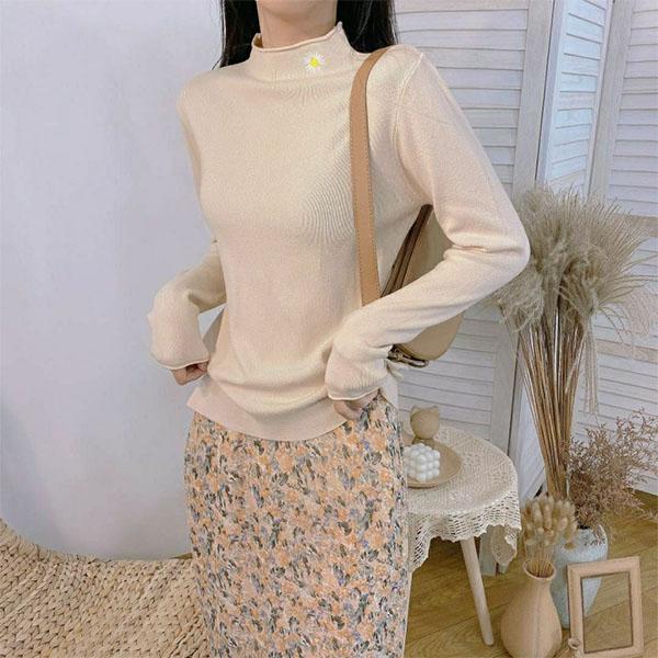 Half Turtleneck Knitted Long-sleeved Solid Color Small Daisy Sweater for Autumn and Winter, Wearing Loose Sweater