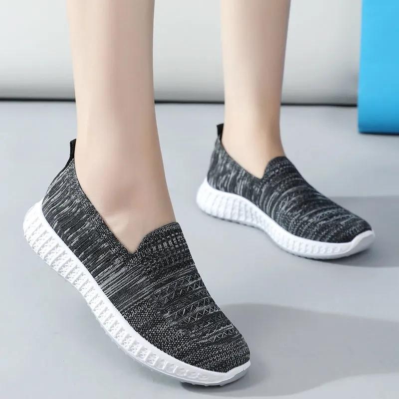 Women's Slip on Flat Shoes Non-slip Soft Bottom Breathable Mesh Knitted Sneakers Casual Sports Shoes Spring and Autumn Outdoor Walking Shoes