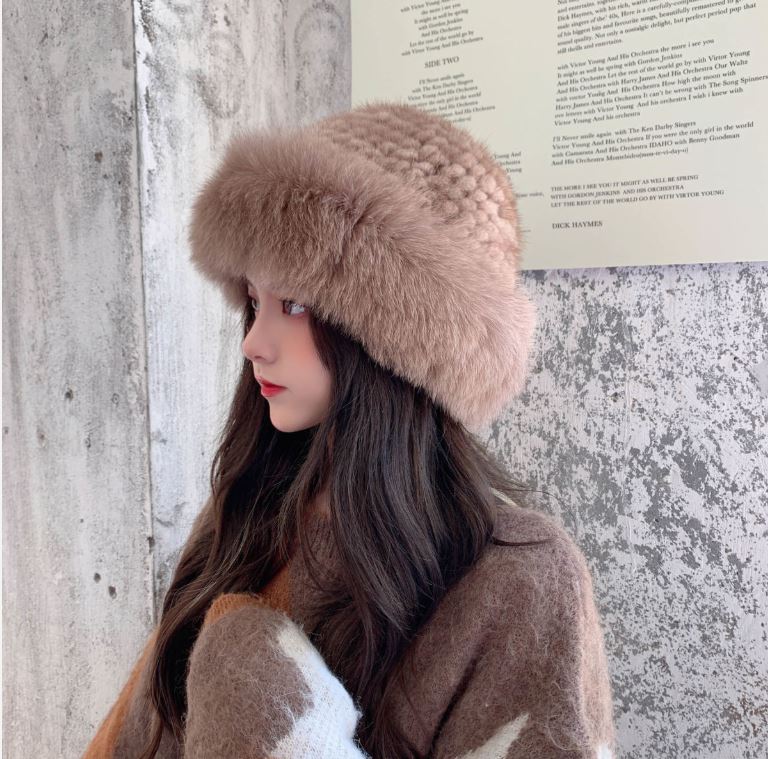 Winter Women's Plush Hat Warm and Thick Fashion Beret Ear Protection Cold Hat