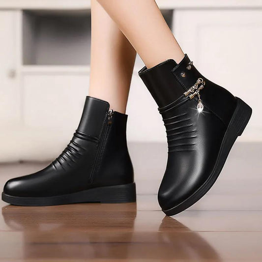 Women's Autumn and Winter Snow Boots Soft Sole Plus Fleece Ankle Boots Plus Size Warm Leather Shoes