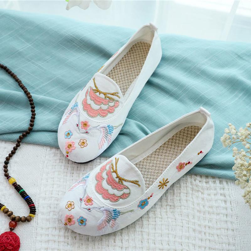 Chinese Style Popular Embroidery Ancient Town Costume Hanfu Shoes Cotton and Linen Canvas Shoes Round Toe Flat Heel Soft Sole