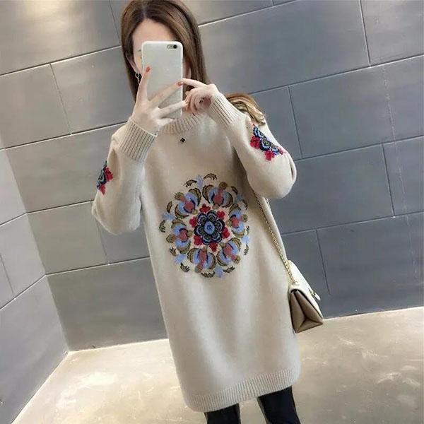 Women's Autumn and Winter Round Neck Long Sweater Solid Color Loose Bottomed Pullover Warm Jacquard National Style Sweater