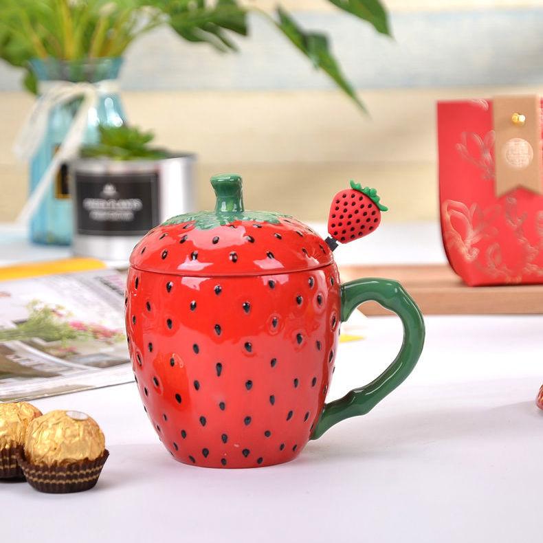 Mug with Lid Spoon Ceramic Strawberry Cup Hand-painted Breakfast Couple Coffee Cup Cute Girl Heart Student Water Cup