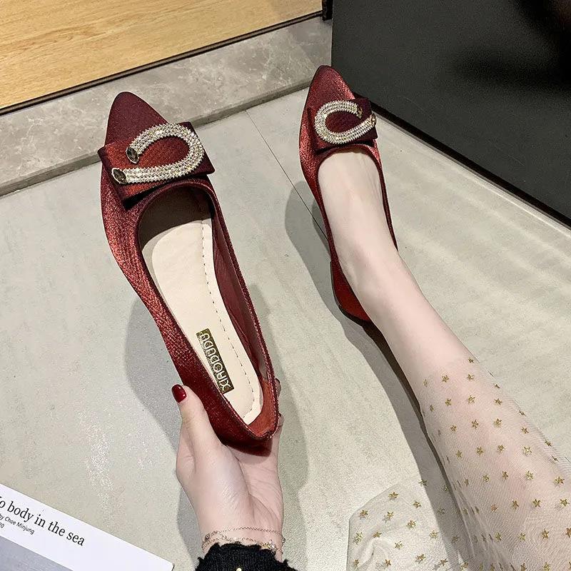 Pointed-toed Shoes Flat-bottomed Shoes Shallow Mouth Metal Decoration Wild Soft-soled Sweet Style Women's Shoes Soft Leather Flat-bottomed Non-slip