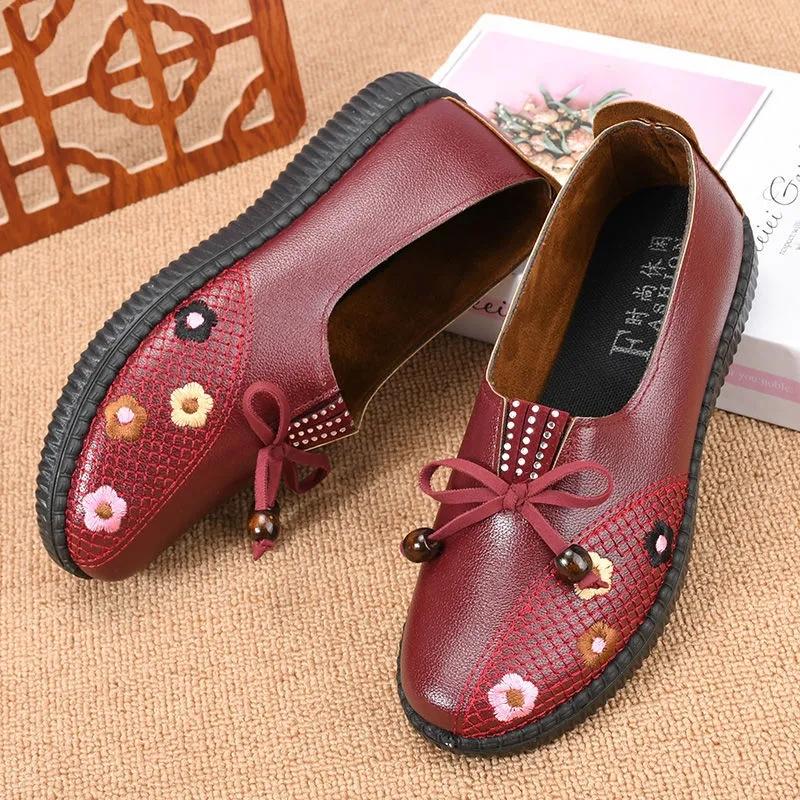 Ladies Soft-soled Embroidered Shoes Spring/autumn Leather Shoes Non-slip Wear-resistant Middle-aged and Elderly Mother Shoes Old Beijing Cloth Shoes