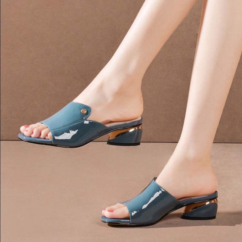 Women's Outer Wear Summer Mid-heel Thick Heel Women's Shoes Soft Leather Sandals and Slippers Fashion Open Toe  Women's Slippers