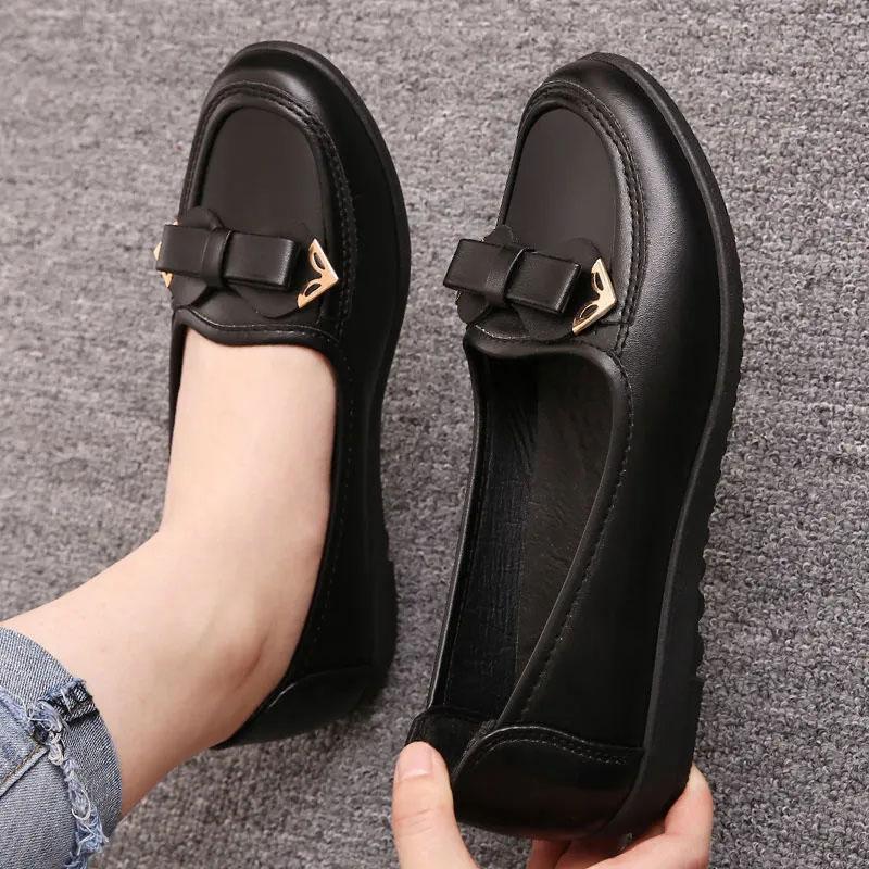 Women's Soft Leather Soft Bottom Mother Shoes Bow Shallow Mouth Ladies Shoes Middle-aged and Elderly Flat Non-slip Single Shoes Leather Shoes