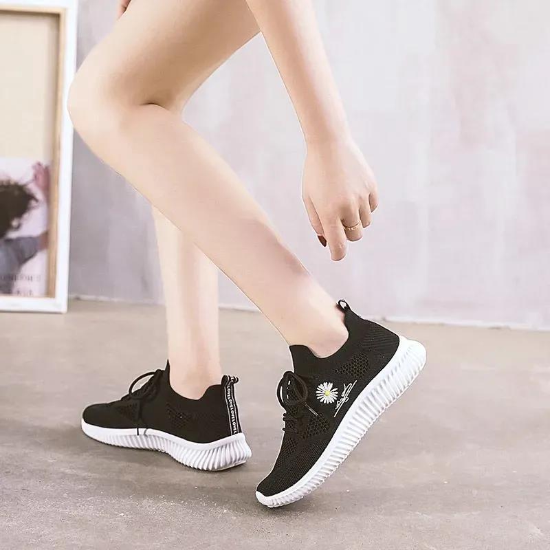 Women Summer Shoes Soft Sole Anti-slip Versatile Casual Shoes Light Flat Breathable Mesh Sports Shoes