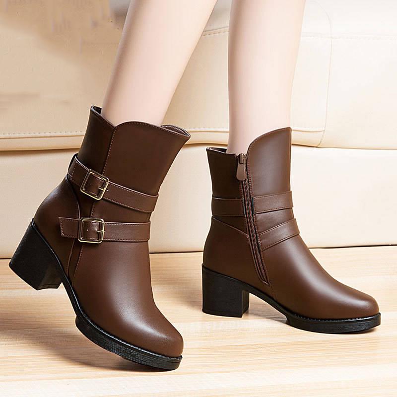 Pair of Boots Women Leather Boots Winter Plush Women Snow Boots Casual Fashion Women's Leather Shoes