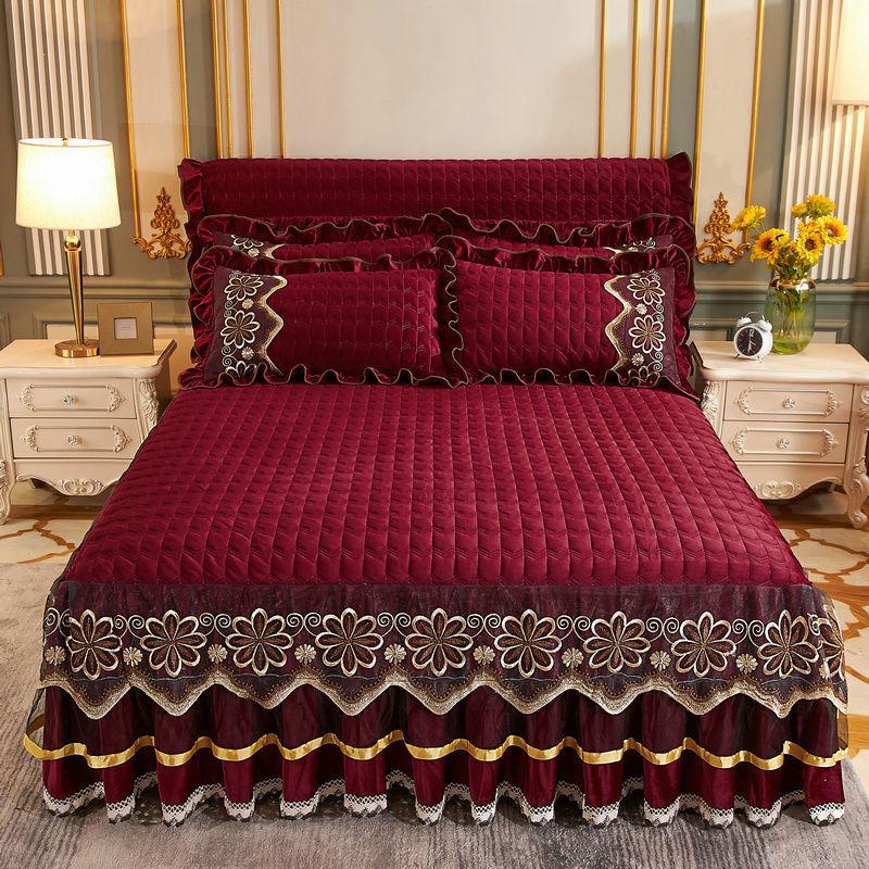 3pcs/set Crystal Velvet Bed Skirt and Pillowcase Three-piece Quilted Thick Velvet Lace Bedspread Winter Warm Short Plush Non-slip Bed Cover