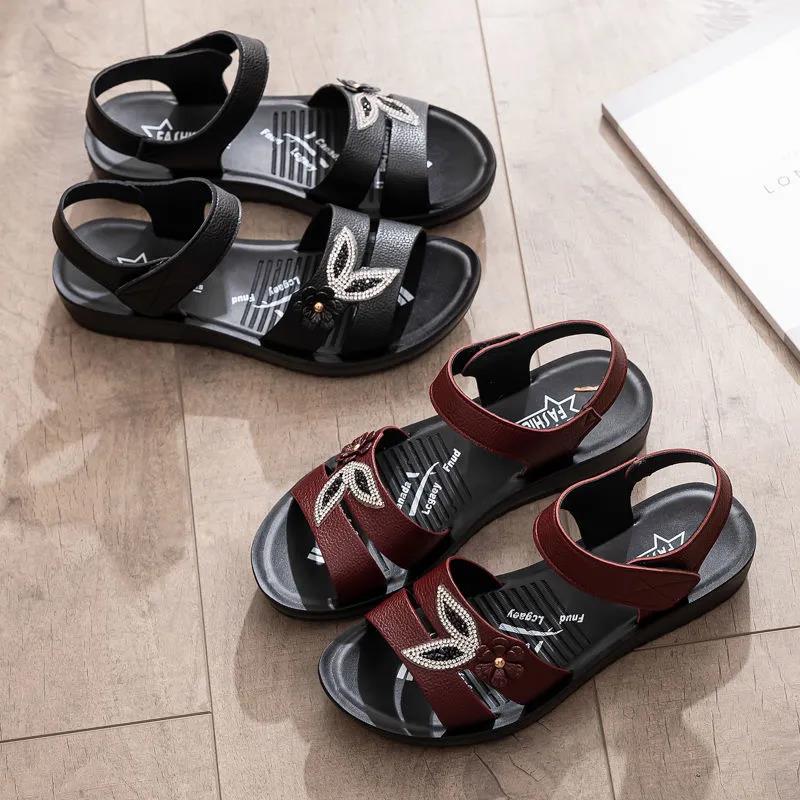 Mom Sandals Women's Summer Flat-bottomed Middle-aged Soft-soled Middle-aged and Elderly Non-slip Comfortable Grandma Shoes