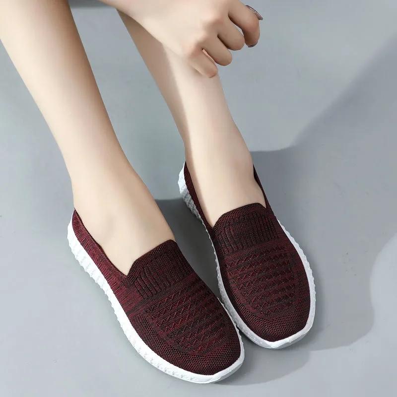 Women's Slip on Flat Shoes Non-slip Soft Bottom Breathable Mesh Knitted Sneakers Casual Sports Shoes Spring and Autumn Outdoor Walking Shoes