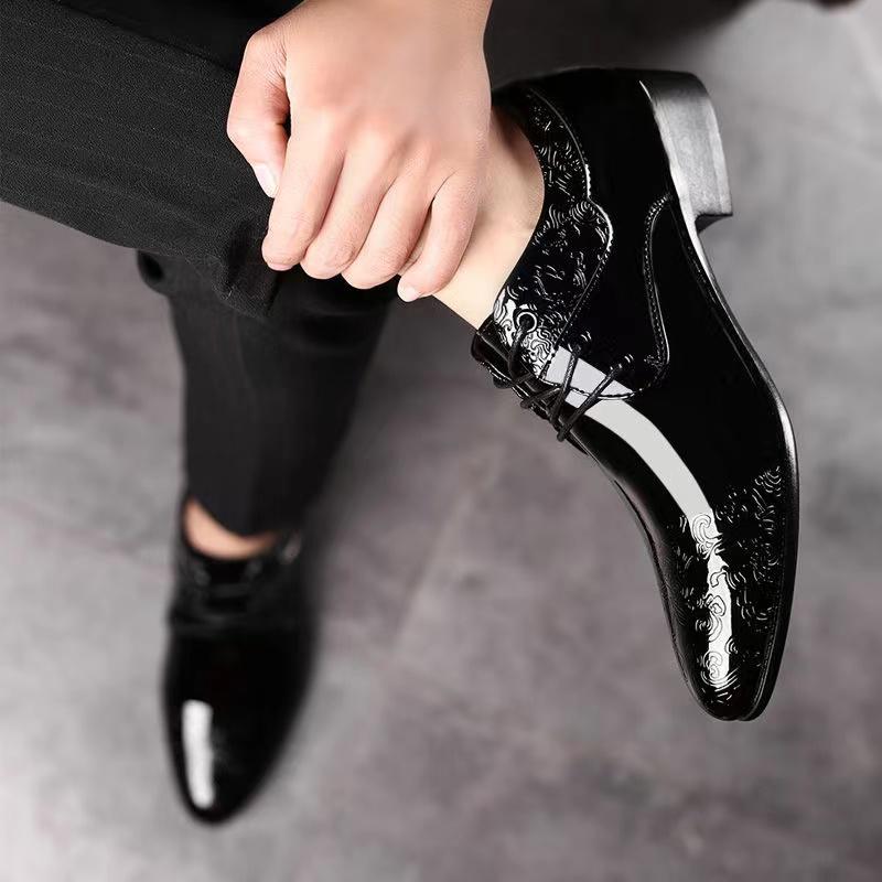 Men's Carved Dress Leather Shoes Spring Autumn British Leather Shoes Business Formal Pointed Toe Lace-up Casual Shoes Glossy Breathable Leather Shoes