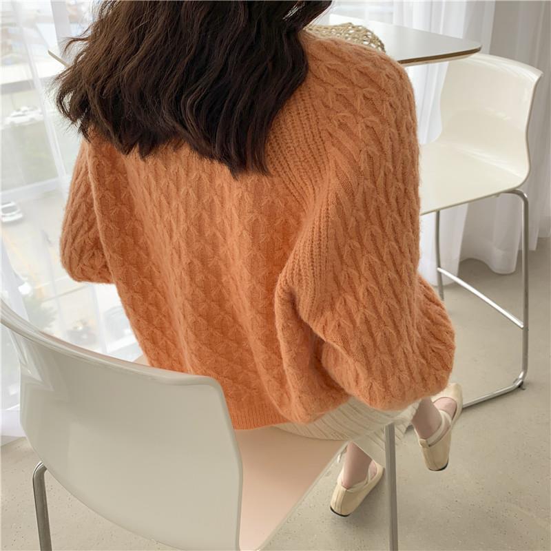 Autumn and Winter Round Neck Pullover Loose and Versatile Short Top Casual Long-sleeved Knitted Women's Bottoming Shirt