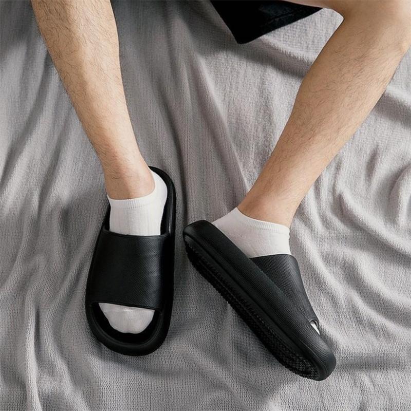 Net Celebrity Super Thick Bottom Stepping on Shit Slippers Male Summer Household Deodorant Non-slip Mute Super Soft Non-odor Foot Sandals