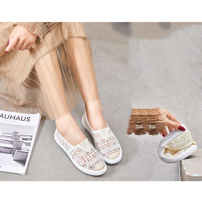 Women Summer Single Breathable Shoes Soft Soled Flat Bottom Mesh Shoes Hollow Out Wear-resisting Antiskid Shoes