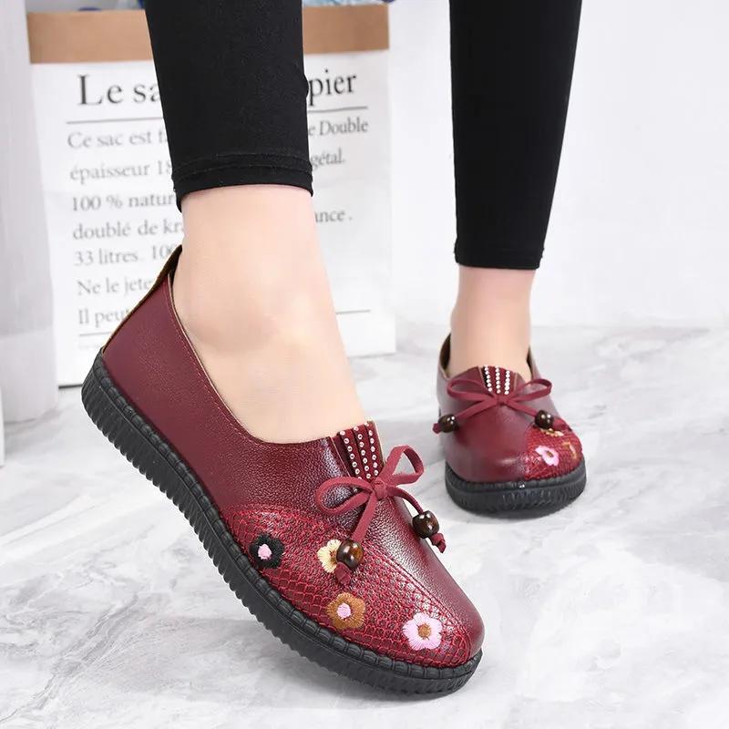 Ladies Soft-soled Embroidered Shoes Spring/autumn Leather Shoes Non-slip Wear-resistant Middle-aged and Elderly Mother Shoes Old Beijing Cloth Shoes