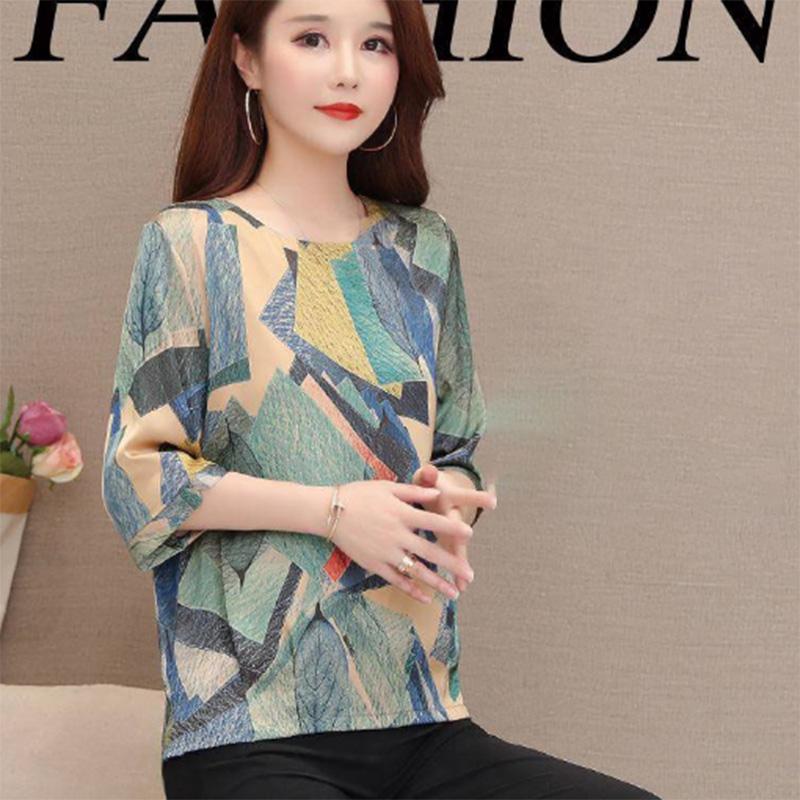 Summer Thin Imitation Ice Silk Top Women's Loose and Thin Fashion Top Mother's Wear Women's Five-point Sleeve Small Shirt