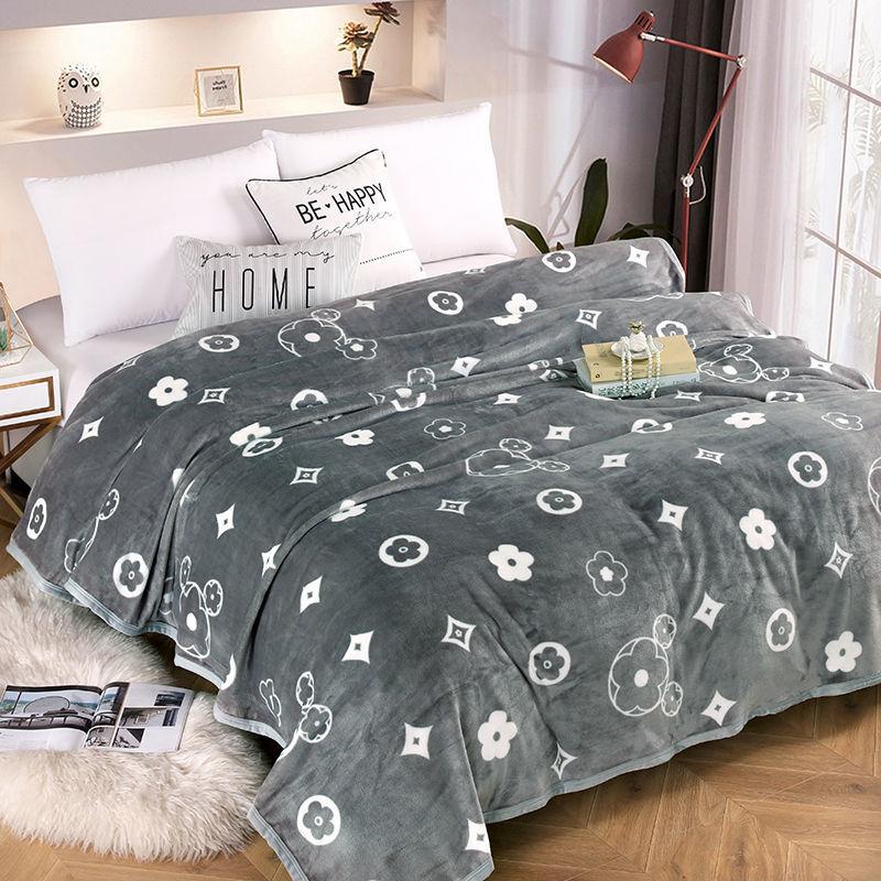 Coral Fleece Soft Blanket on The Bed Double-sided Plus Fleece To Keep Warm Breathable Plush Bedspread Bed Sheet Sofa Decoration Blanket Nap Blanket